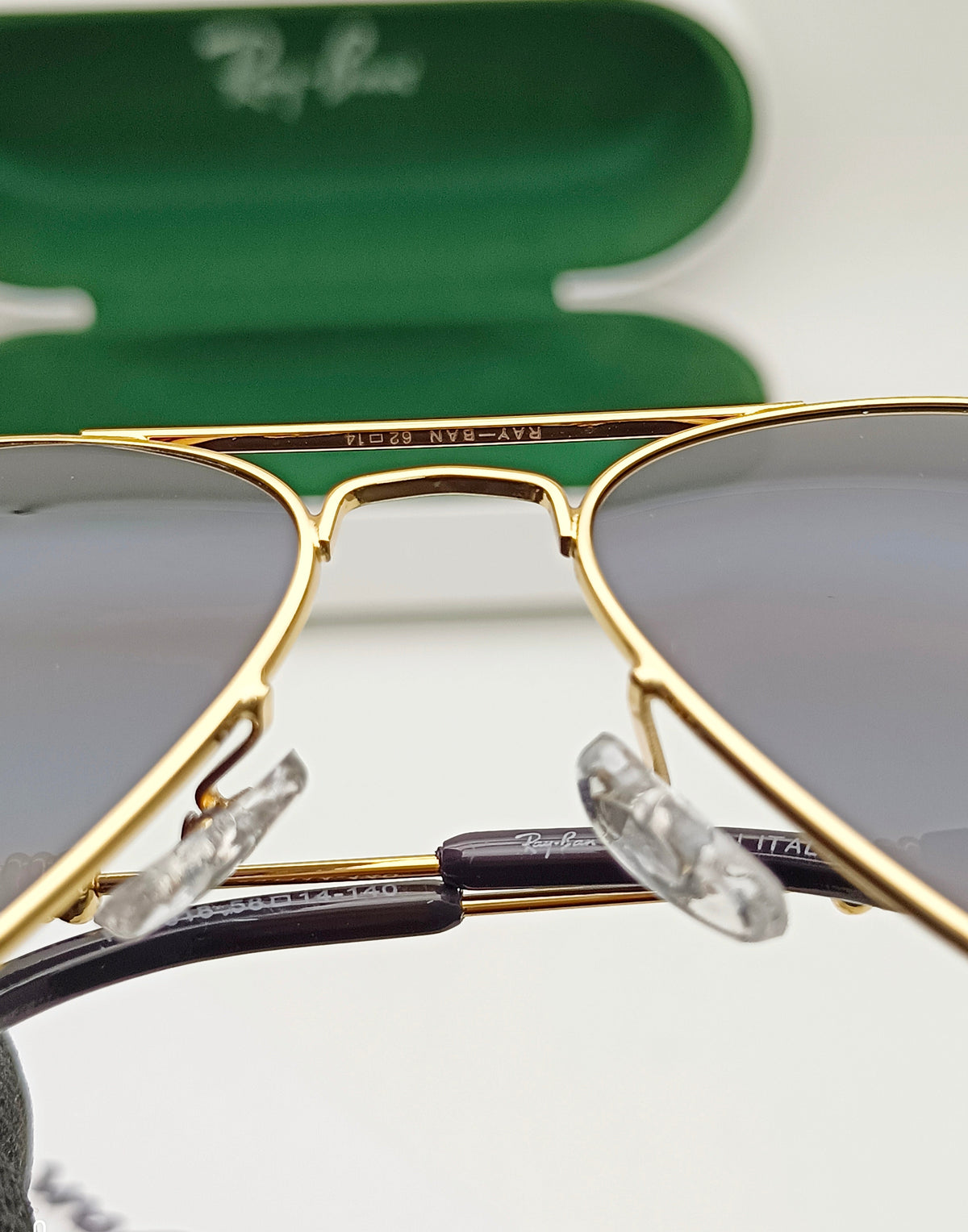 RAY-BAN Black & Gold 3517 Oval Trendy Hot Favourite Wintage Sunglass For Unisex.